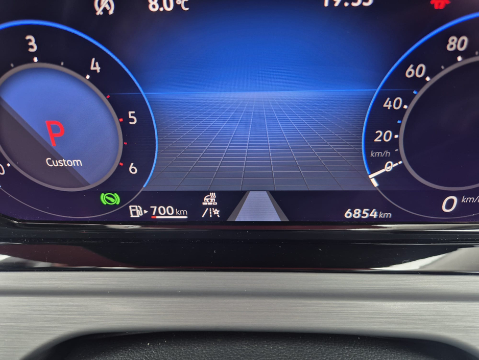 2023 Volkswagen Golf - image 10