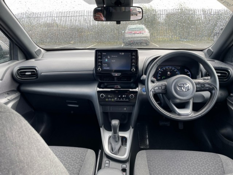 2023 Toyota Yaris Cross - image 7