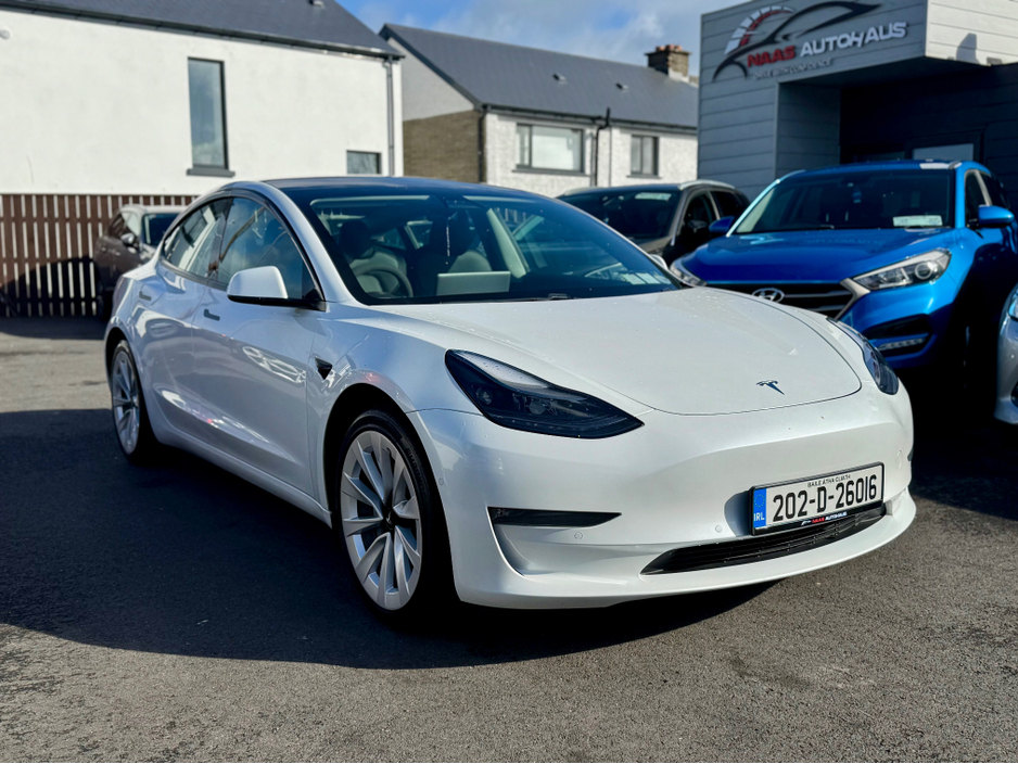2020 Tesla Model 3 - image 2