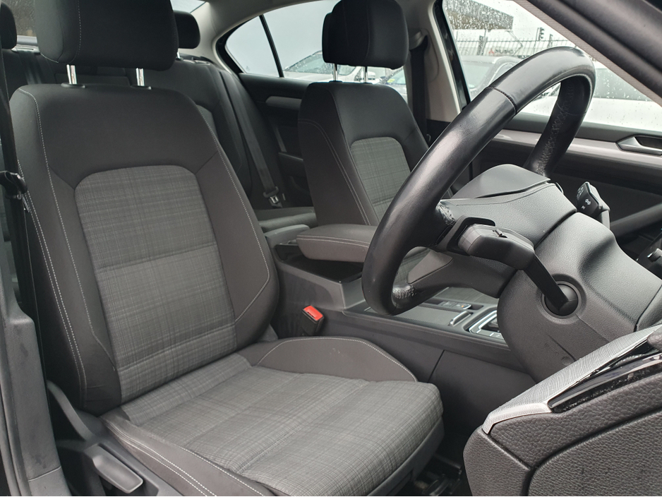 2021 Volkswagen Passat - image 13