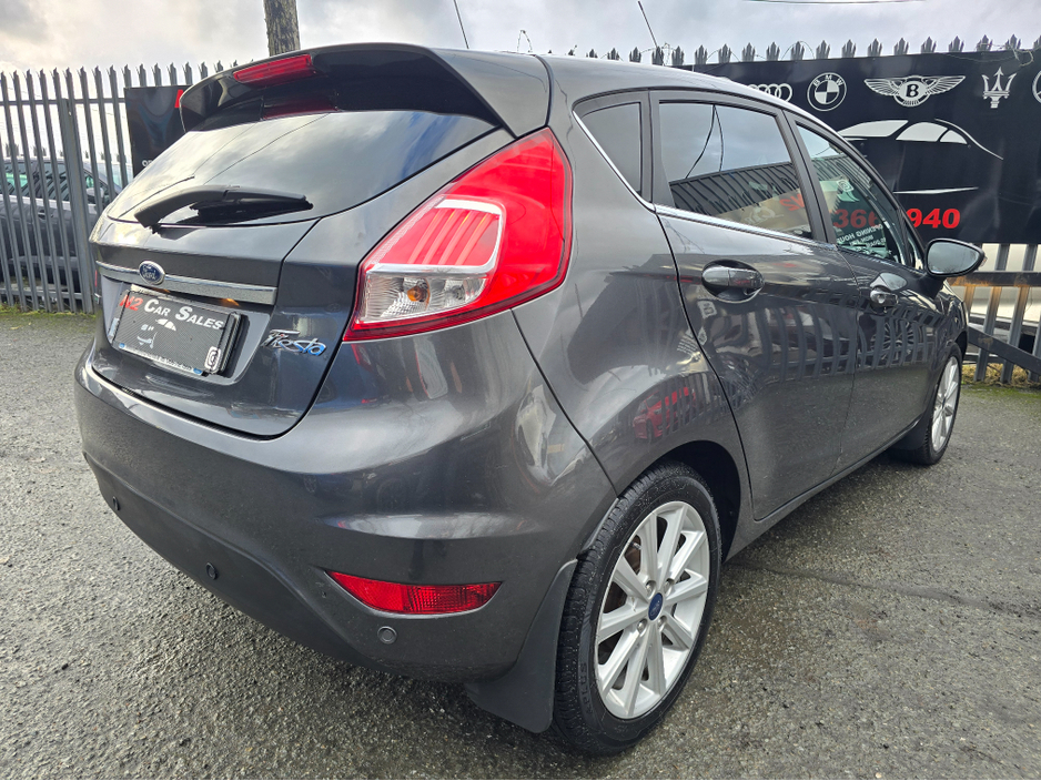 2016 Ford Fiesta - image 11