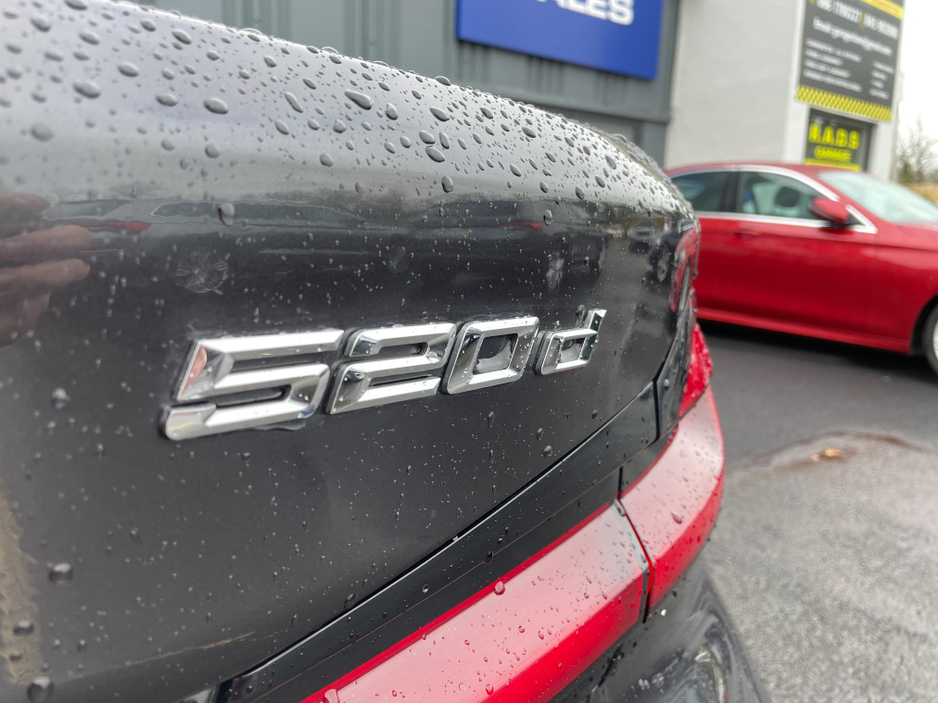 2021 BMW 5 Series - image 21