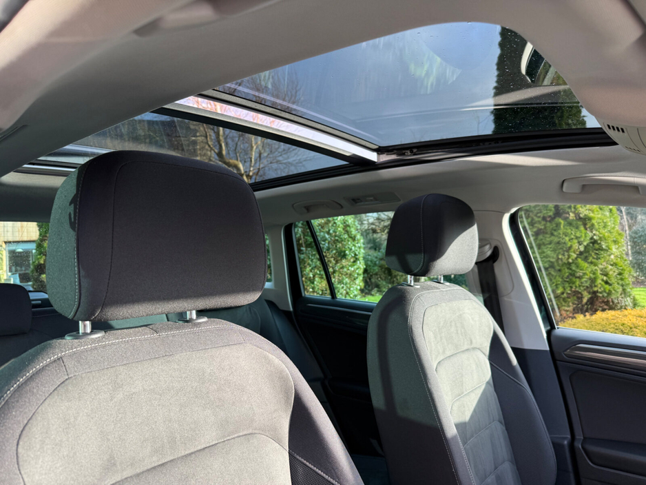 2017 Volkswagen Tiguan - image 11