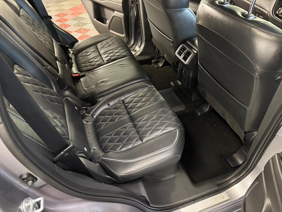 2018 Mitsubishi Outlander - image 13