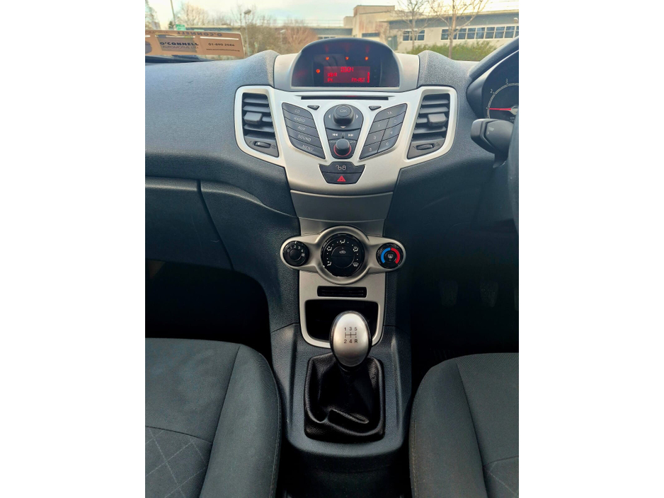 2012 Ford Fiesta - image 20