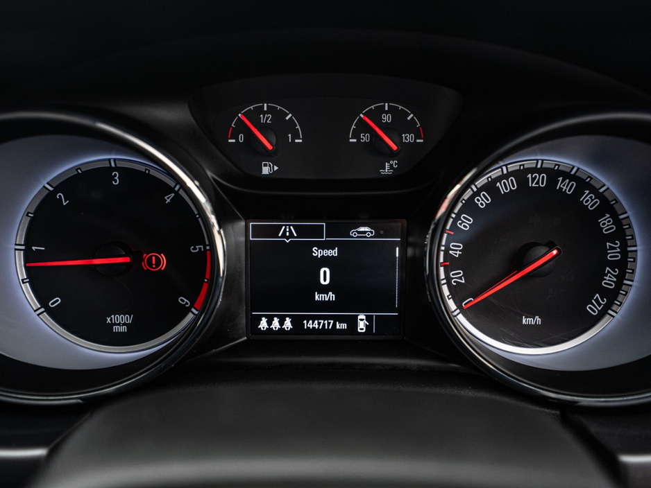 2016 Opel Astra - image 22