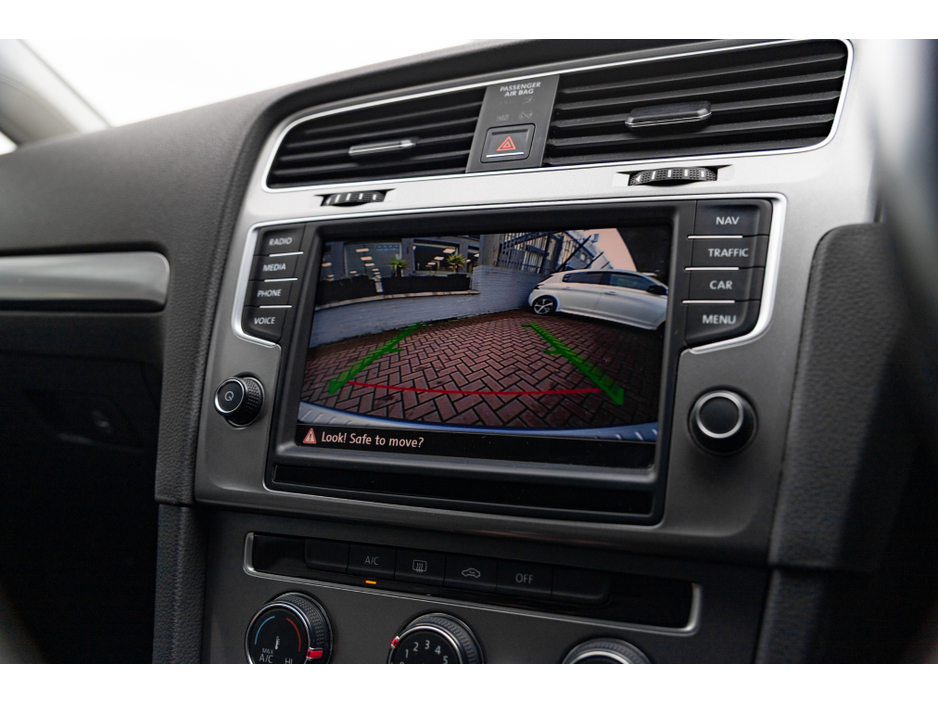 2016 Volkswagen Golf - image 16