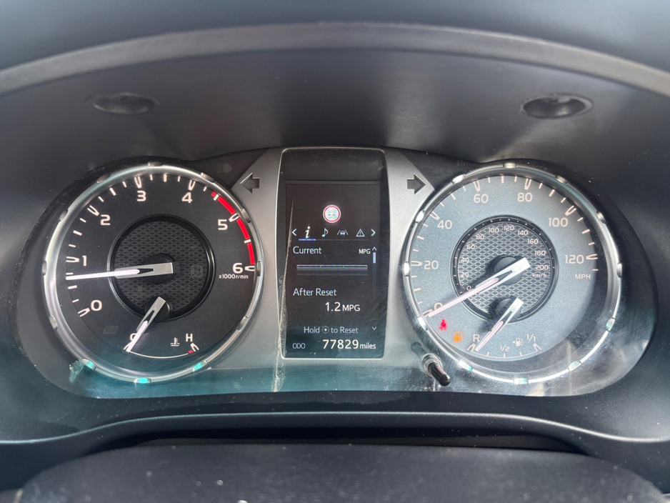 2022 Toyota Hilux - image 11