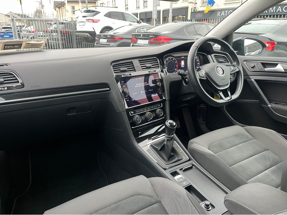 2019 Volkswagen Golf - image 27