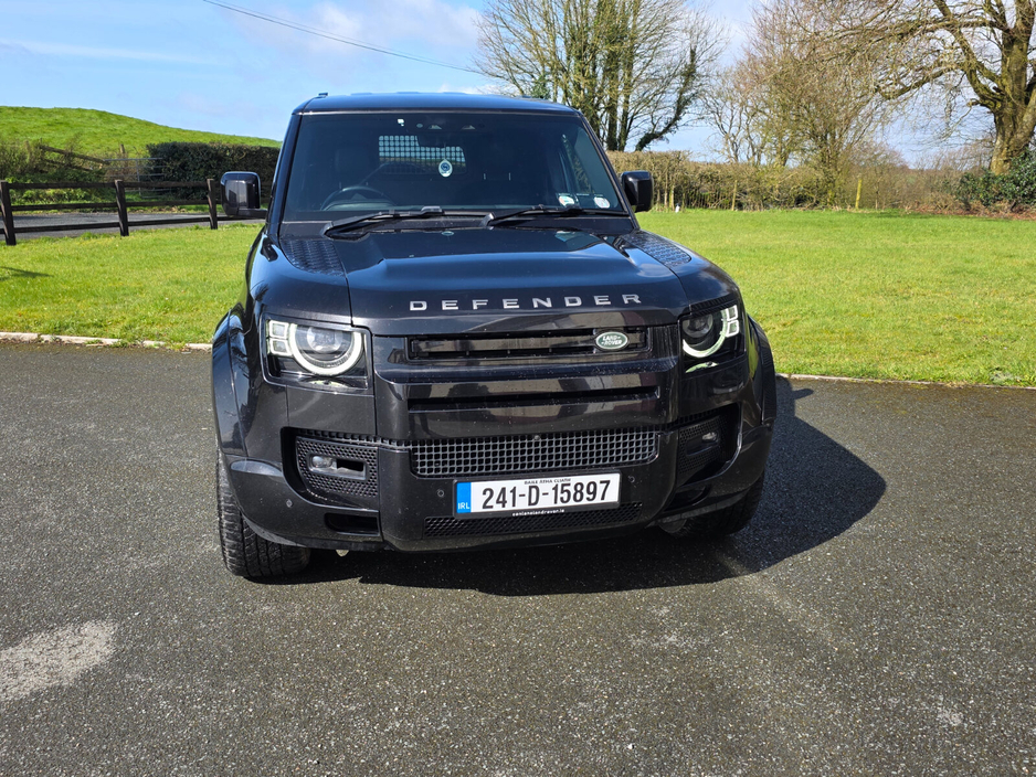 2024 Land Rover Defender - image 4