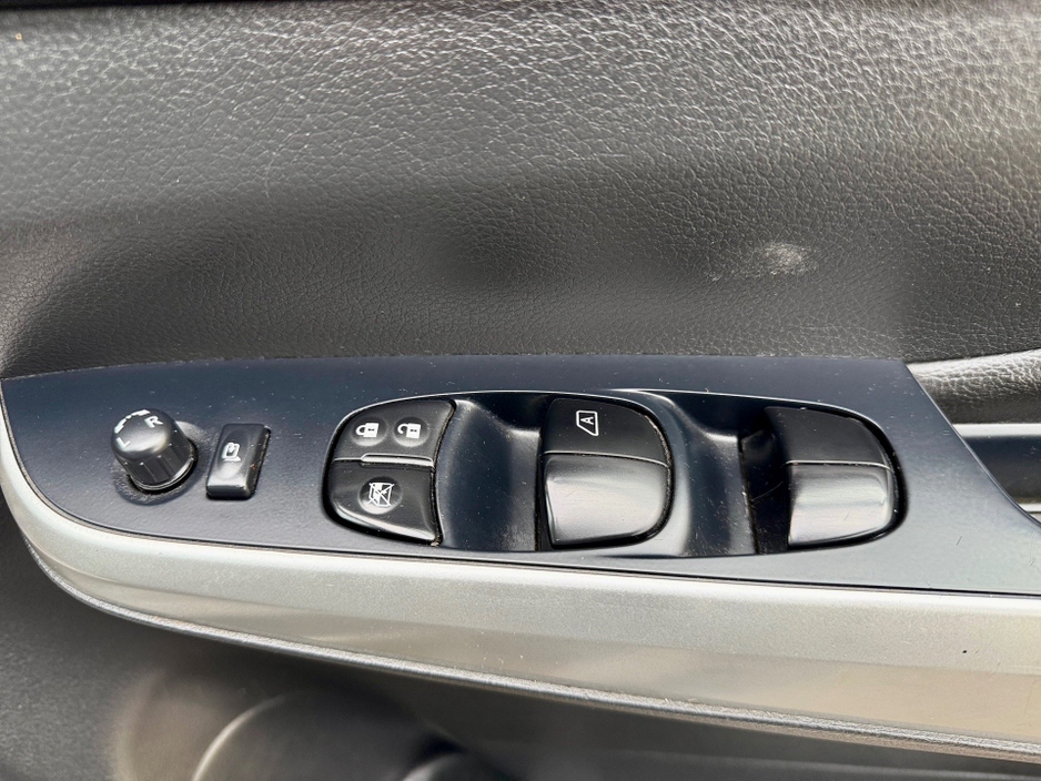 2019 Nissan Navara TEKNA 2.3 DCI 190 **FULLY KITTED**NO VAT**FSH**MINT**ONE UK OWNER** €22,450