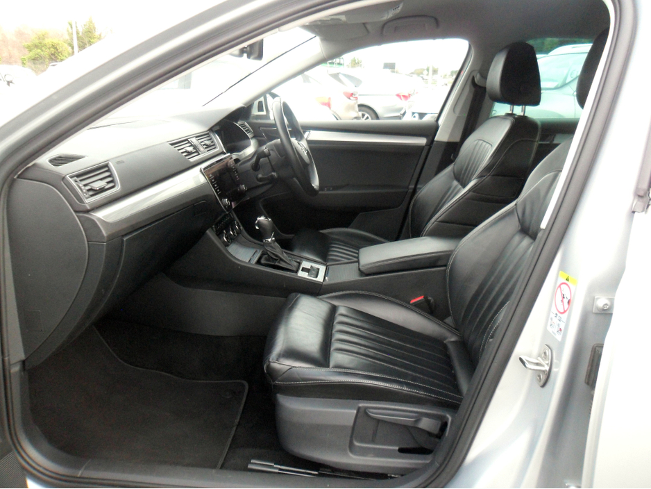 2022 Skoda Superb - image 11