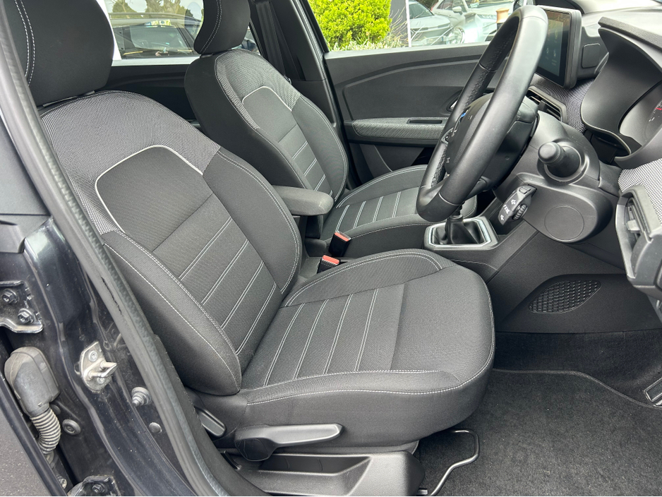 2022 Dacia Jogger - image 5