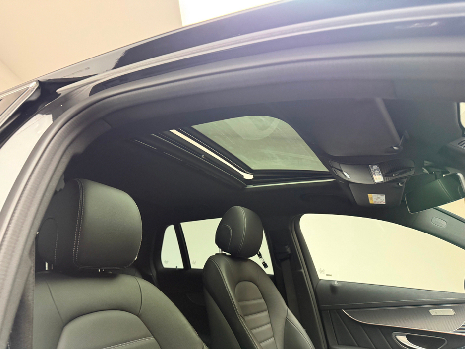 2023 Mercedes-Benz EQC - image 11