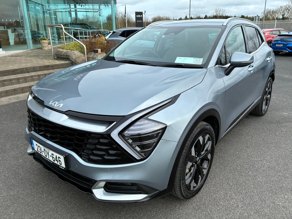 2023 Kia Sportage - image 2