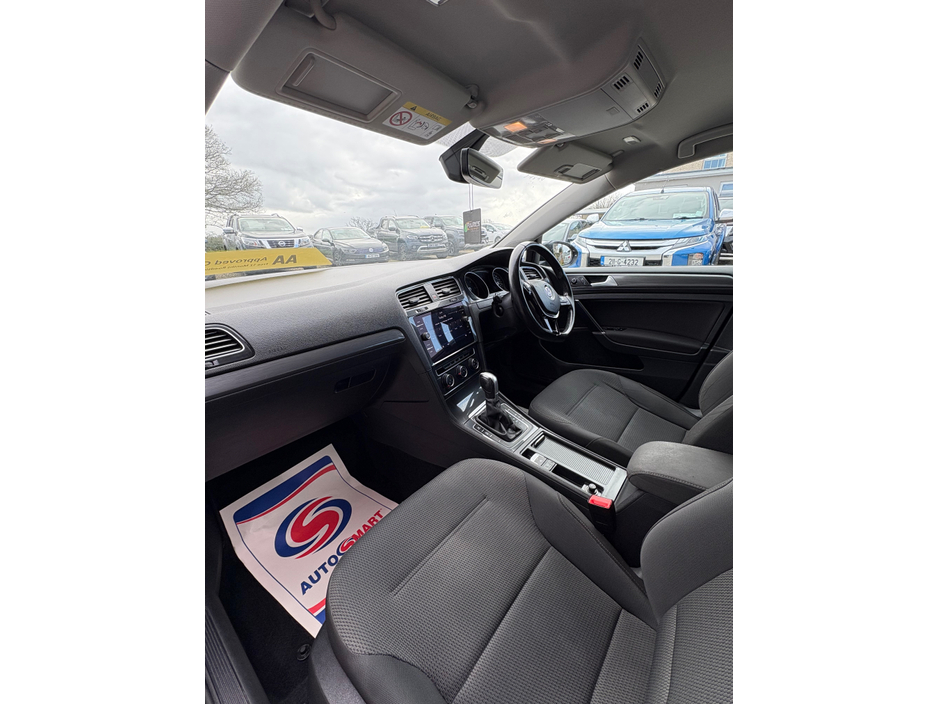 2017 Volkswagen Golf - image 12