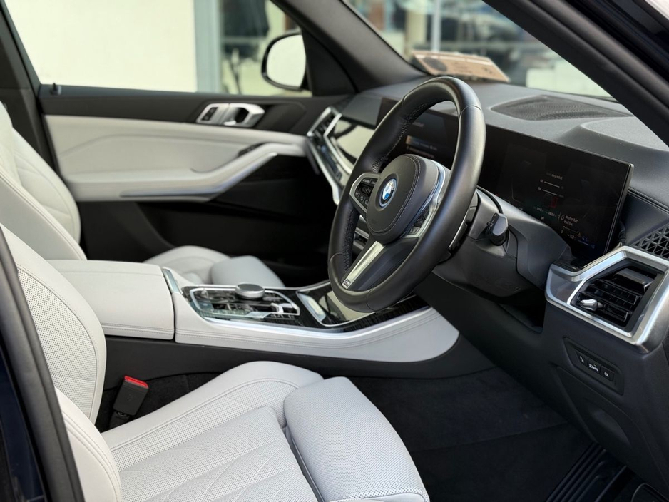 2024 BMW X5 - image 11