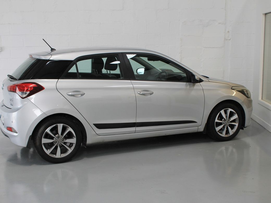 2015 Hyundai i20 - image 5