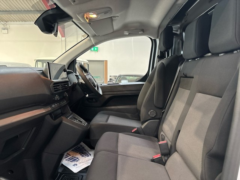 2024 Toyota Proace - image 6