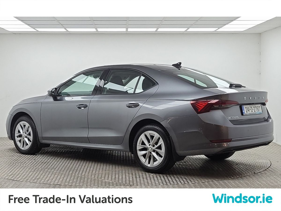 2024 Skoda Octavia - image 2