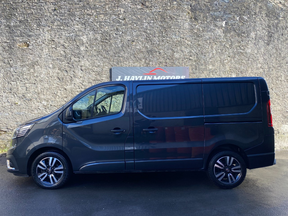 2023 Renault Trafic - image 6