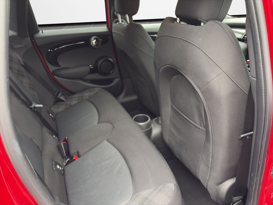 2018 MINI Cooper - image 12