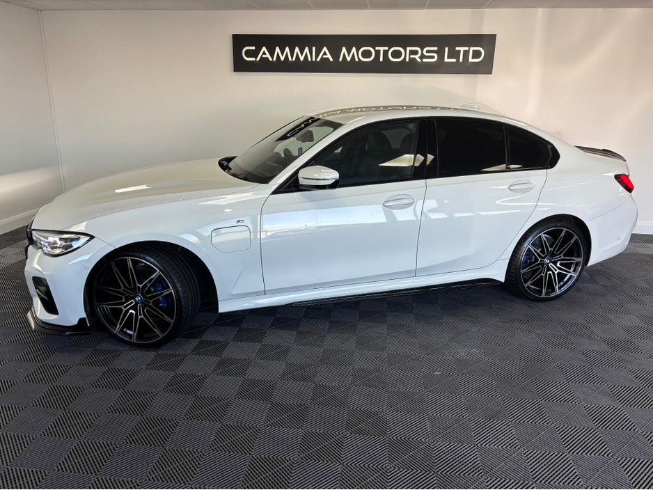2020 BMW 3 Series - image 3