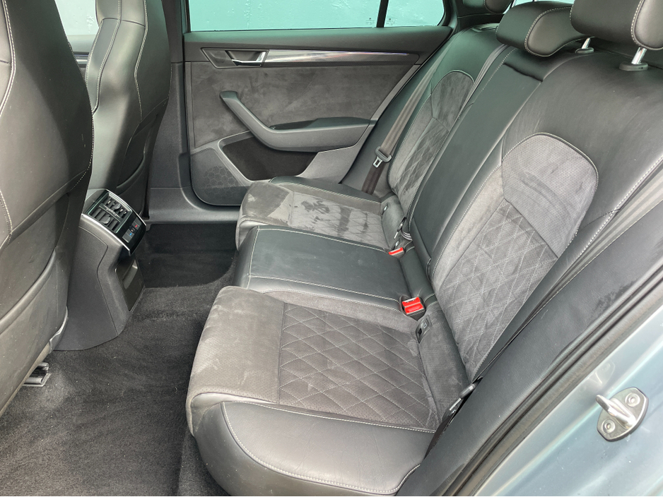 2018 Skoda Superb - image 11