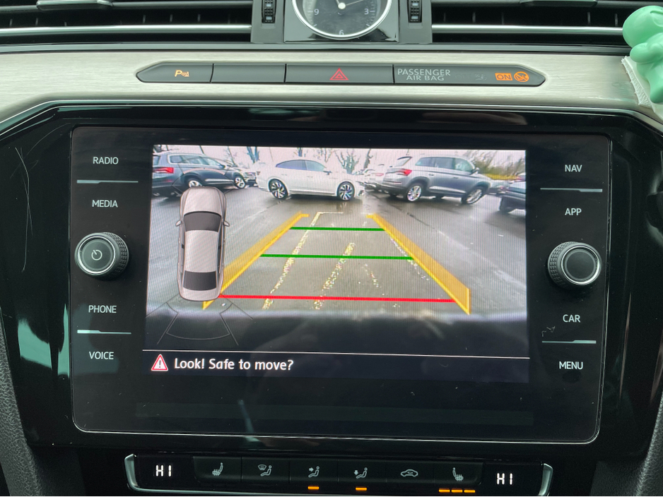 2018 Volkswagen Passat - image 18