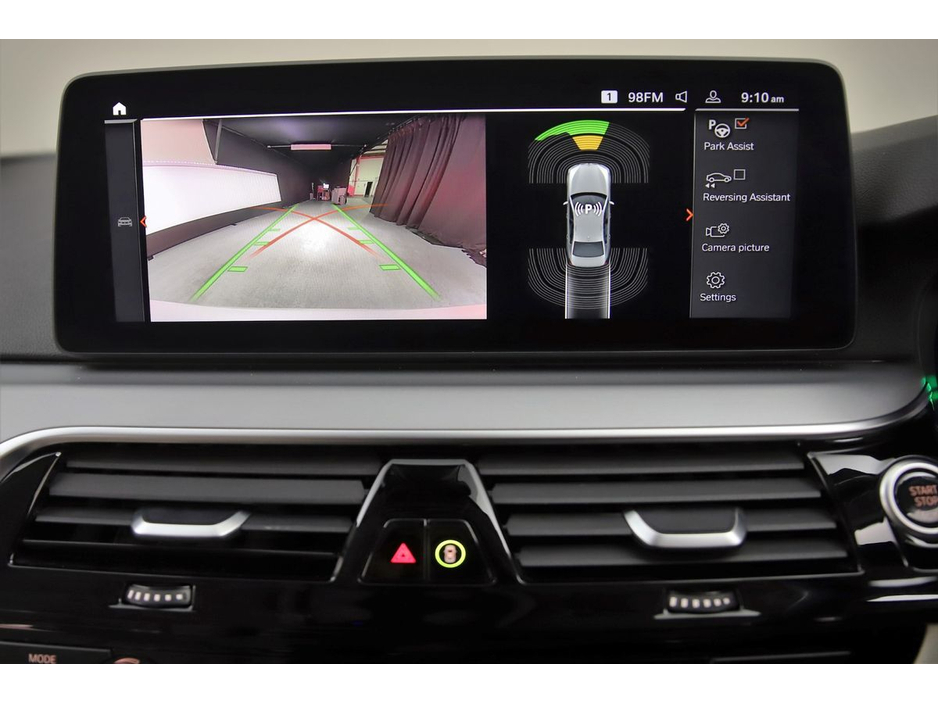 2021 BMW 5 Series - image 18