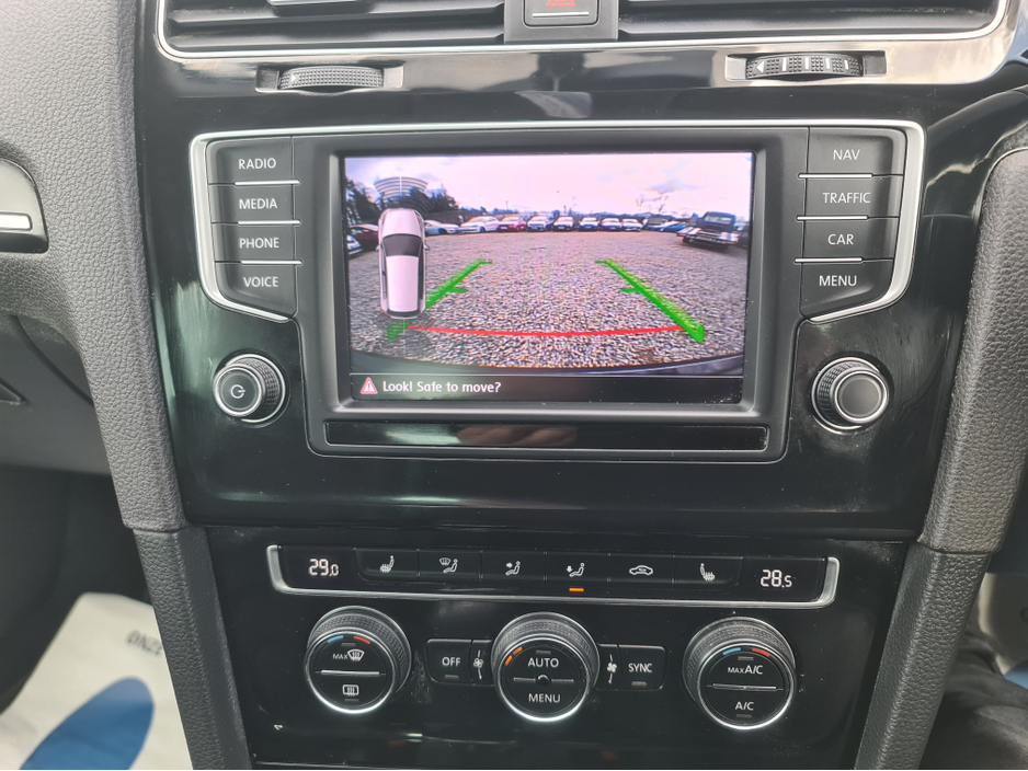 2017 Volkswagen Golf - image 10