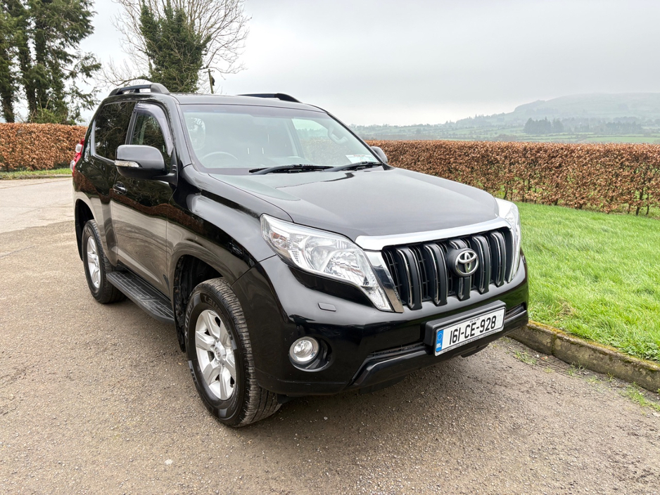 2016 Toyota Landcruiser - image 2