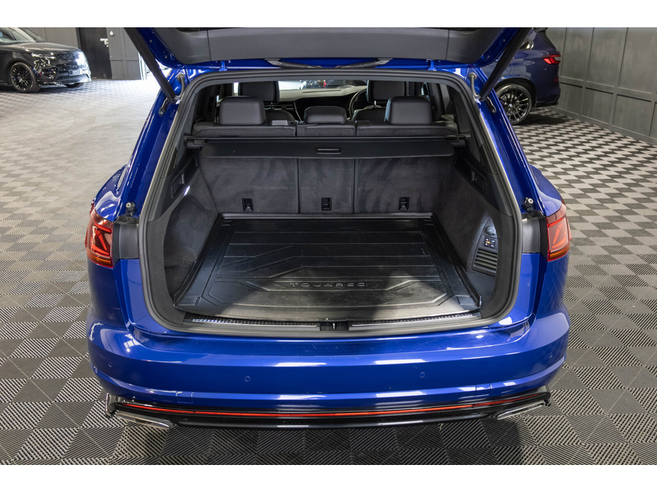 2021 Volkswagen Touareg - image 13