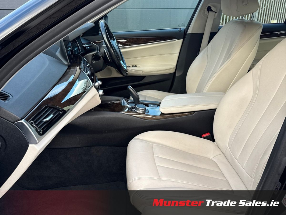 2018 BMW 5 Series - image 8