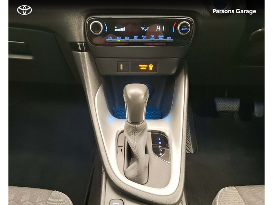 2023 Toyota Yaris - image 11