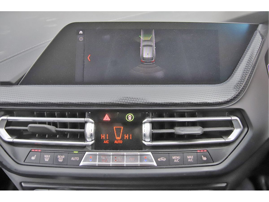 2020 BMW 1 Series - image 18