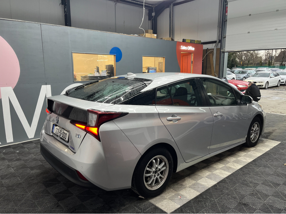 2022 Toyota Prius - image 2