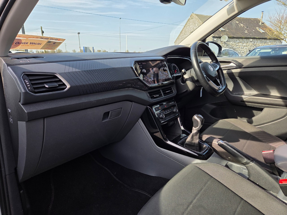 2019 Volkswagen T-Cross - image 9