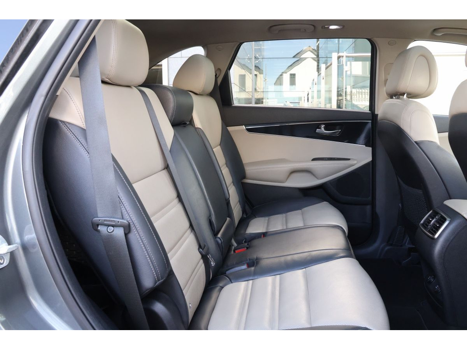 2016 Kia Sorento - image 17