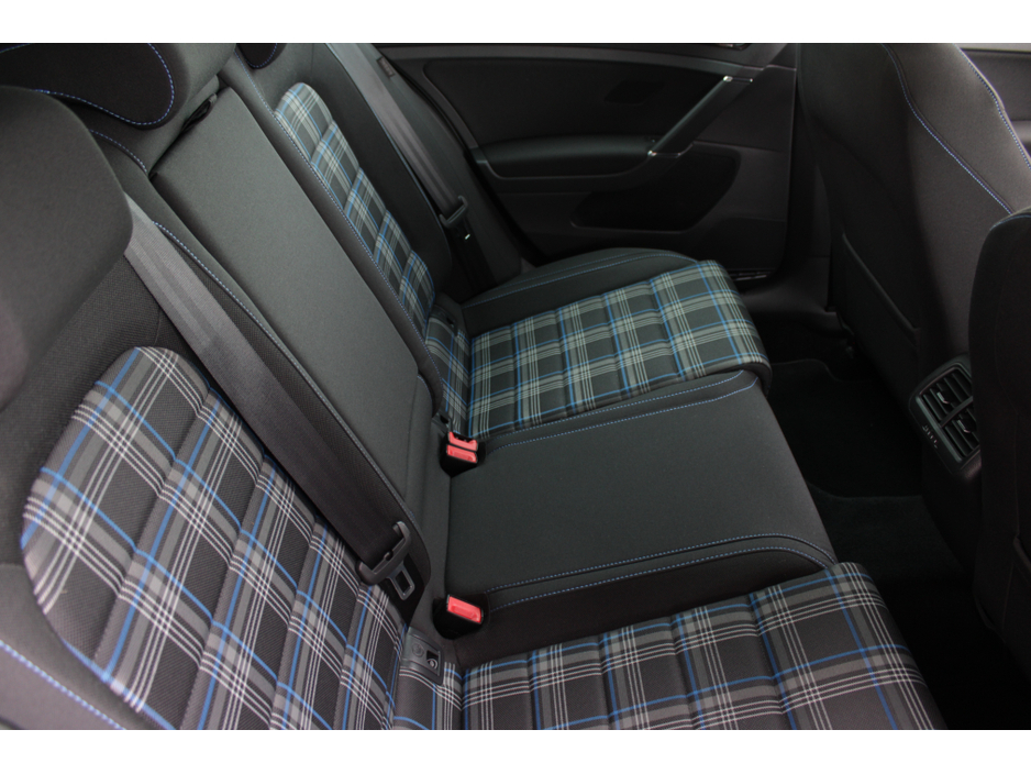 2016 Volkswagen Golf - image 19