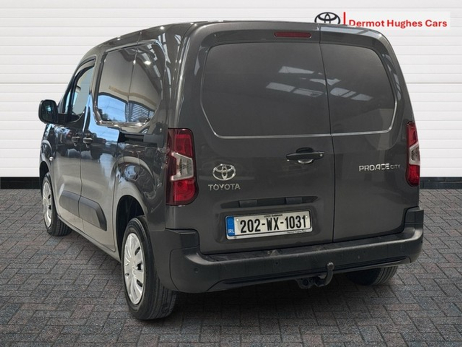 2020 Toyota Proace City - image 2
