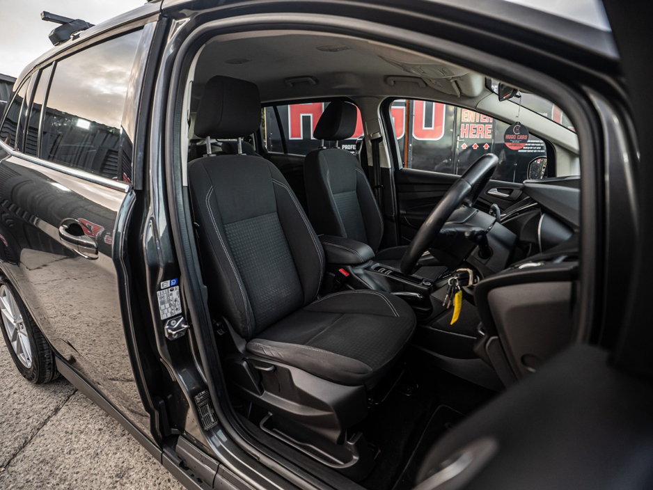 2016 Ford Grand C-Max - image 19