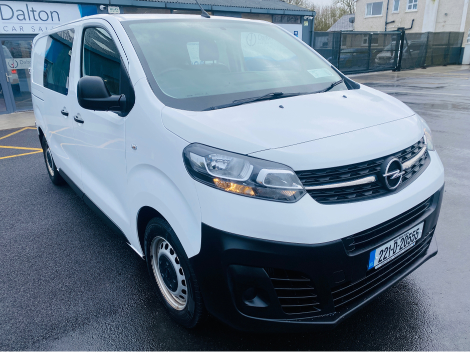 2022 Opel Vivaro - image 3