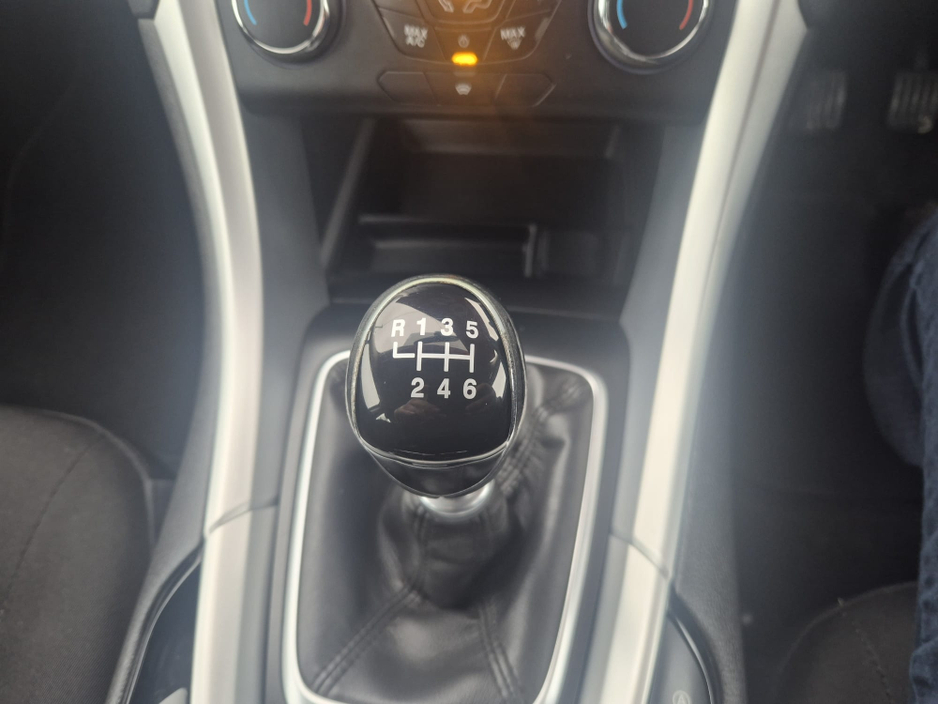 2015 Ford Mondeo - image 5