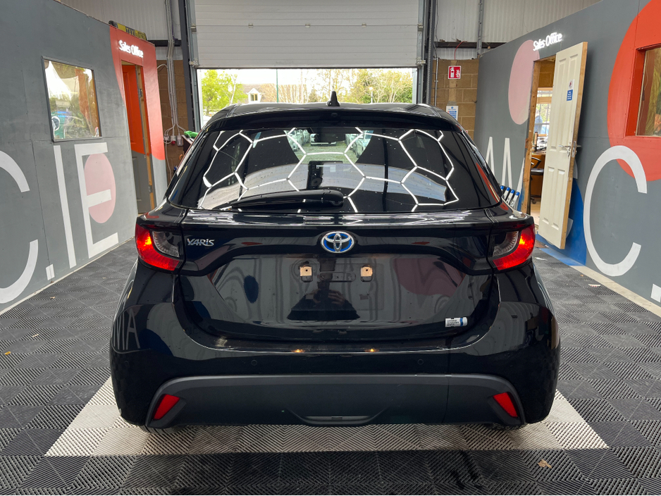 2021 Toyota Yaris - image 3