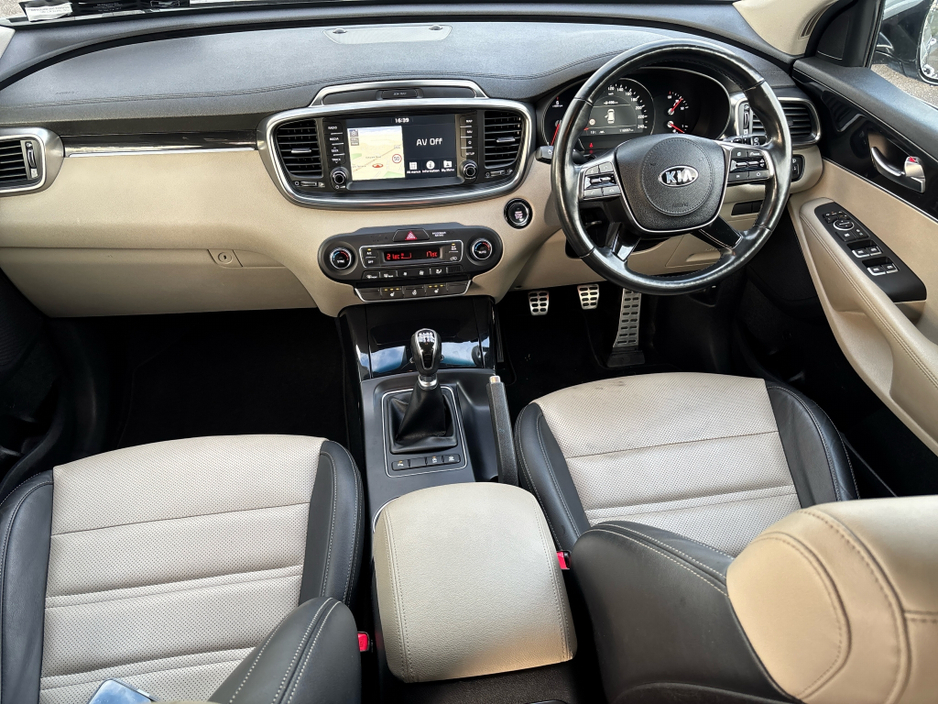 2019 Kia Sorento - image 10