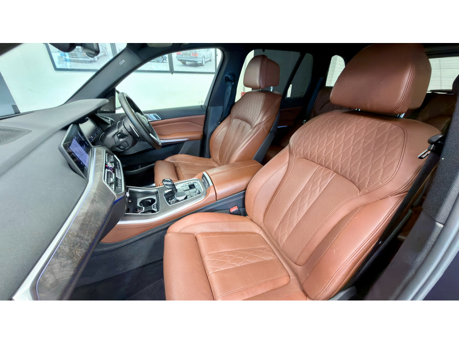 2019 BMW X5 - image 18