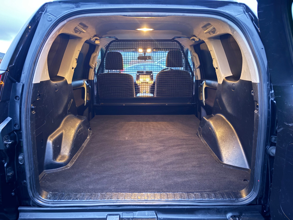 2019 Toyota Landcruiser - image 8