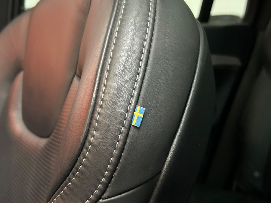 2022 Volvo XC90 - image 17