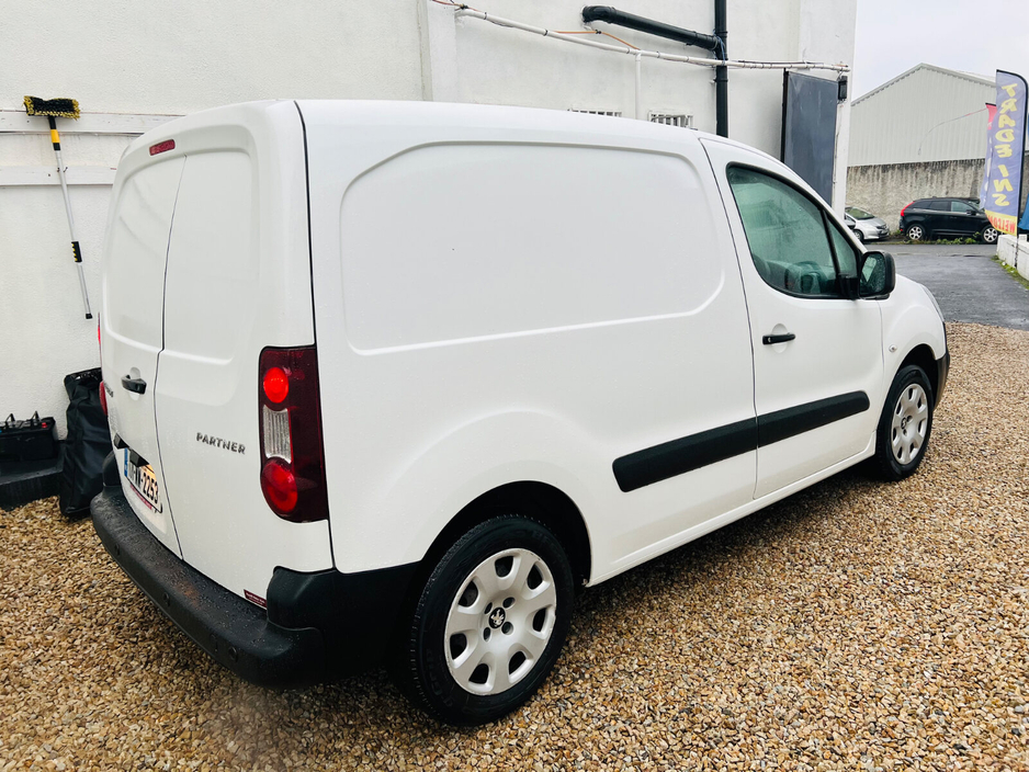 2017 Peugeot Partner  €6,450